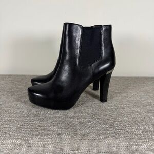 Me Too Elegant Black Platform Ankle Boots